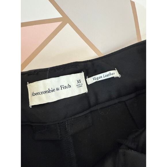 Abercrombie and Fitch Black Vegan Leather High Rise Tailored Shorts Pleated XS - Picture 4 of 8